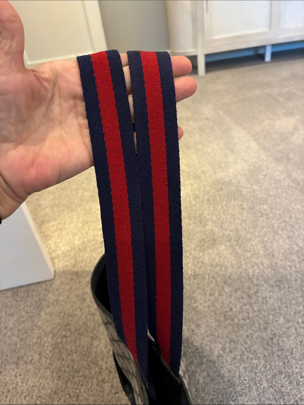 Excellent condition! Gucci tote navy/tan with navy/red straps - Picture 8 of 10